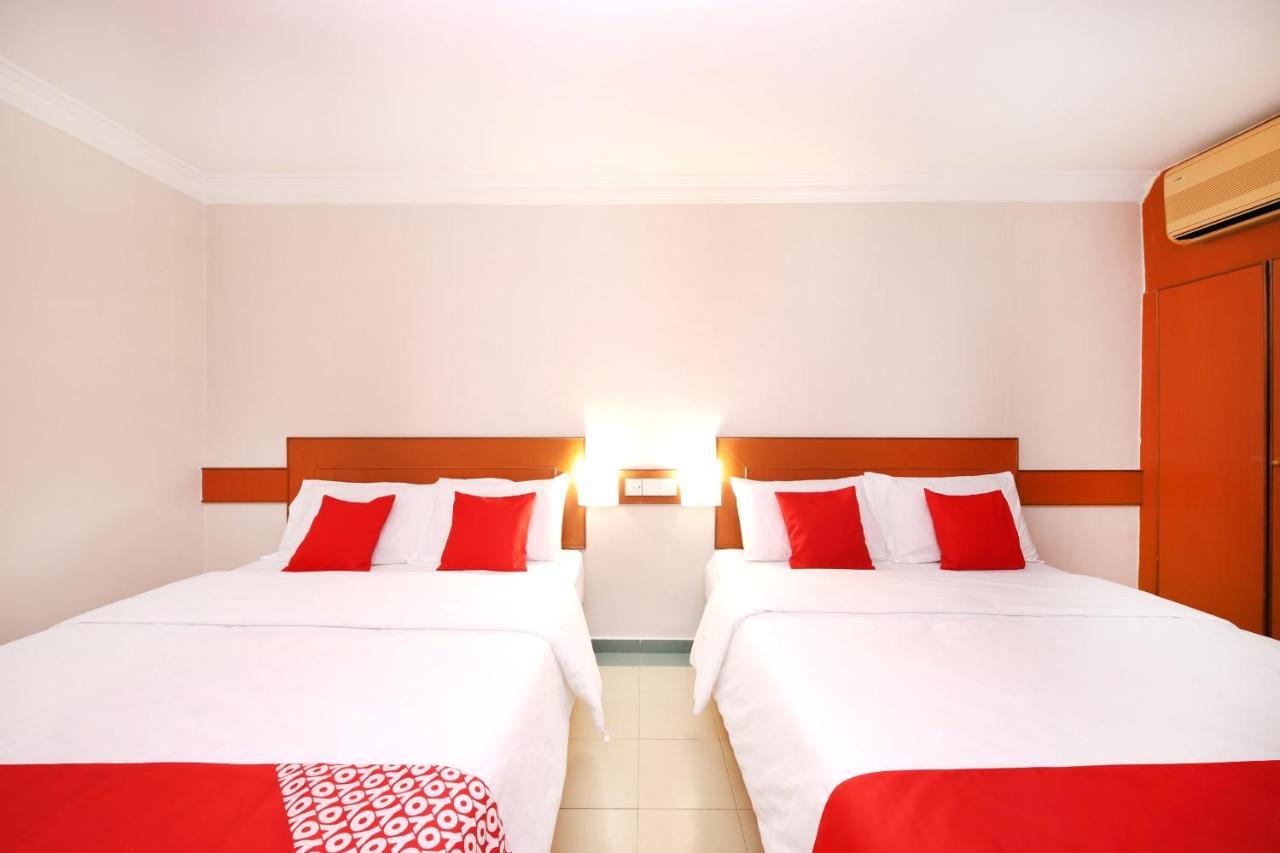 Oyo 764 Hotel Famous Inn Malacca Екстер'єр фото