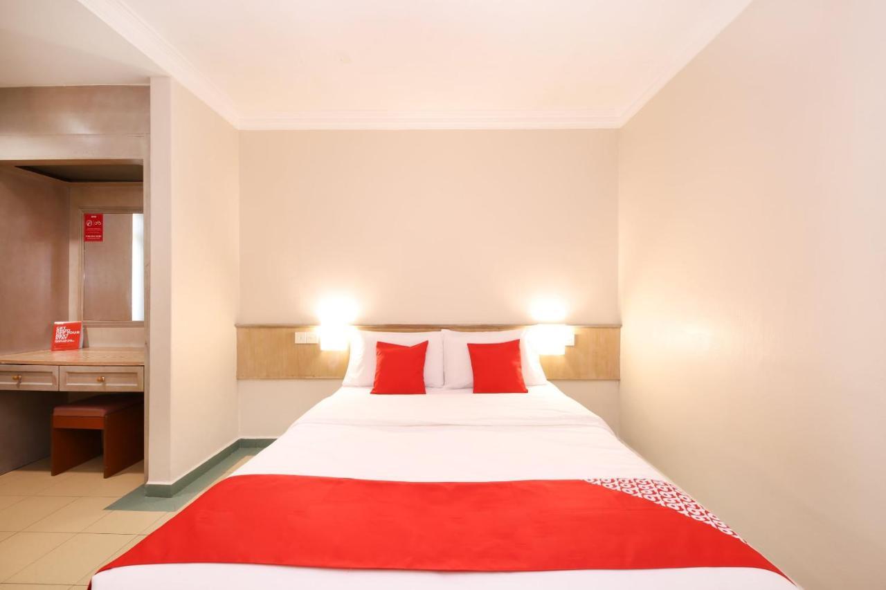 Oyo 764 Hotel Famous Inn Malacca Екстер'єр фото