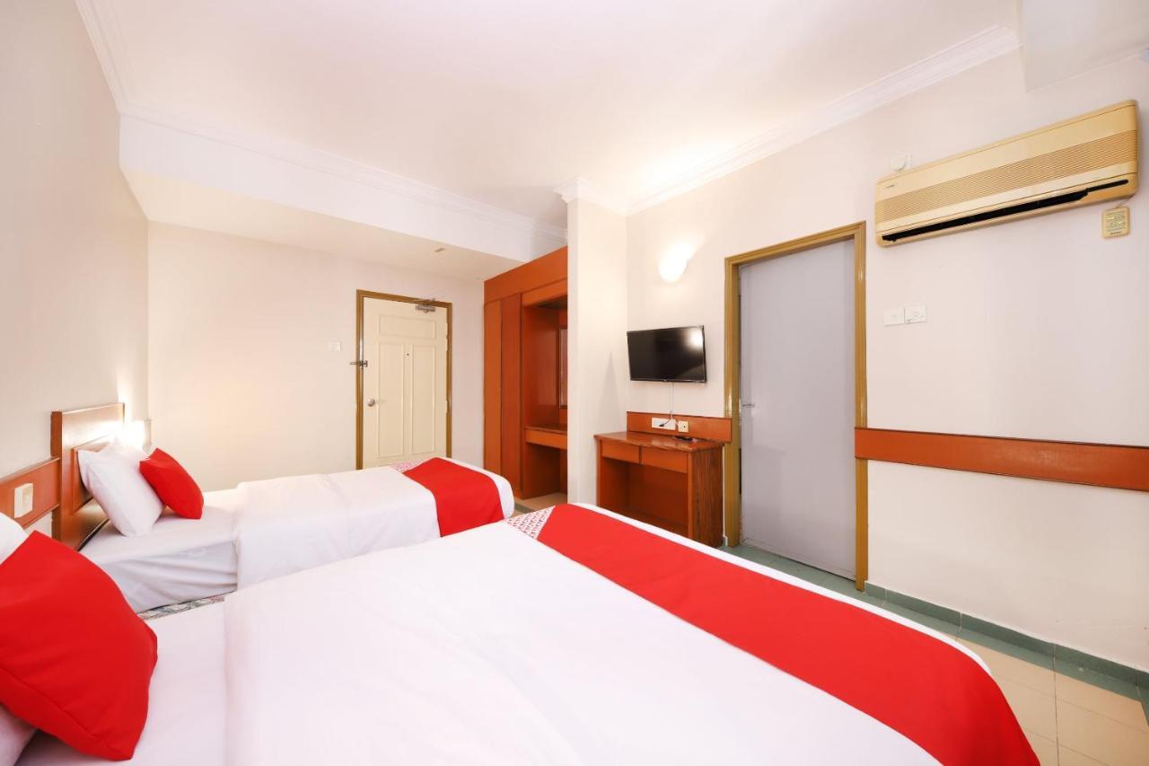 Oyo 764 Hotel Famous Inn Malacca Екстер'єр фото