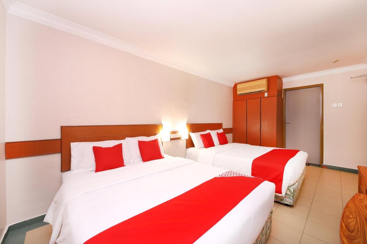 Oyo 764 Hotel Famous Inn Malacca Екстер'єр фото