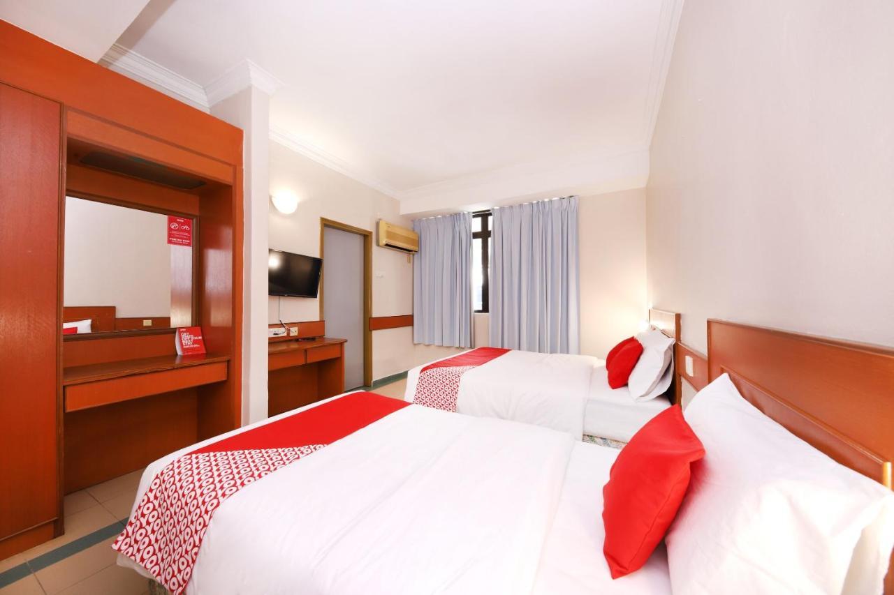 Oyo 764 Hotel Famous Inn Malacca Екстер'єр фото