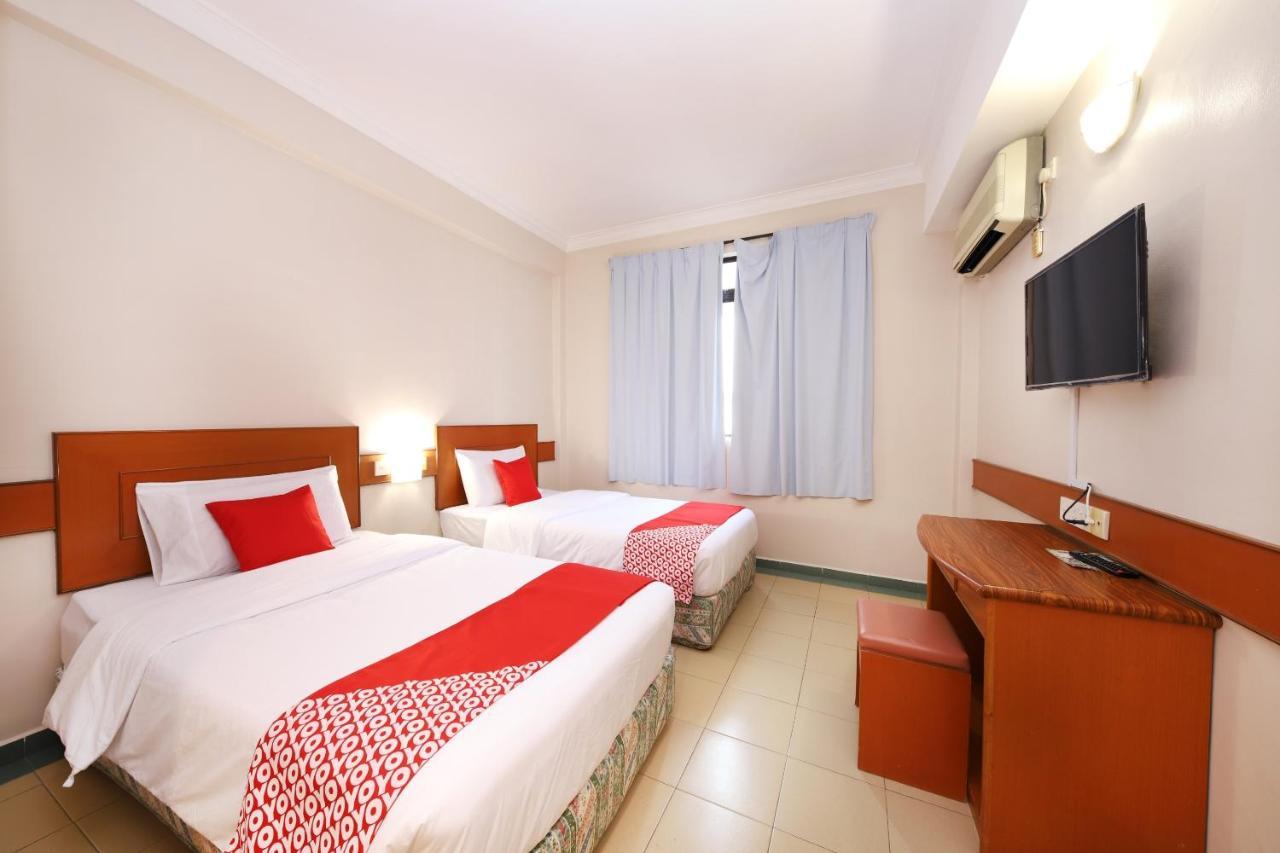 Oyo 764 Hotel Famous Inn Malacca Екстер'єр фото