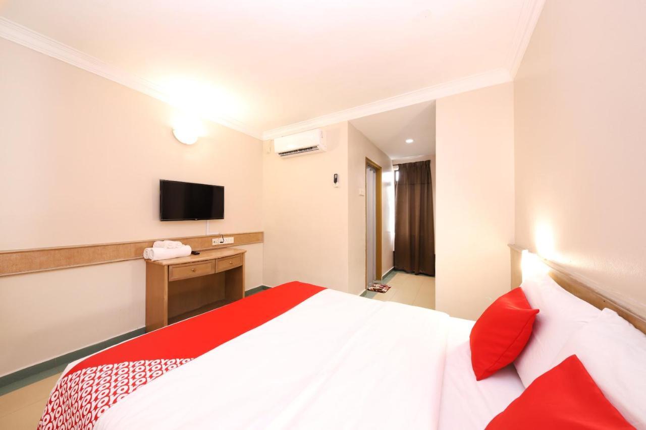 Oyo 764 Hotel Famous Inn Malacca Екстер'єр фото