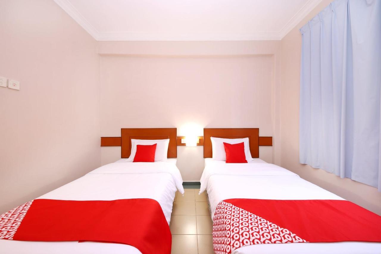 Oyo 764 Hotel Famous Inn Malacca Екстер'єр фото