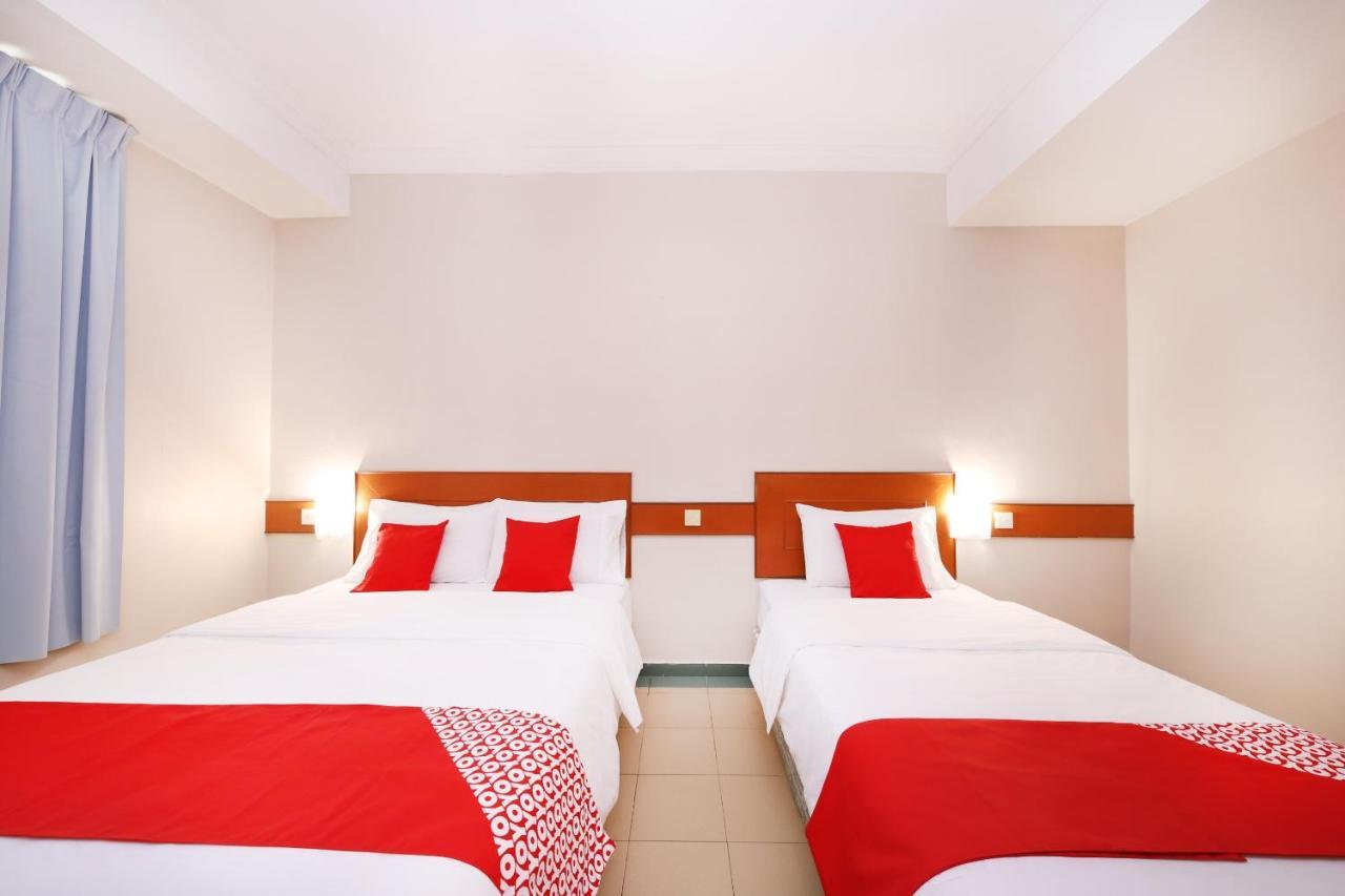 Oyo 764 Hotel Famous Inn Malacca Екстер'єр фото