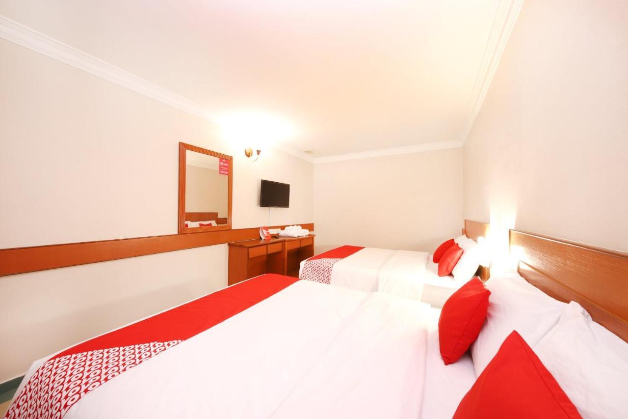Oyo 764 Hotel Famous Inn Malacca Екстер'єр фото