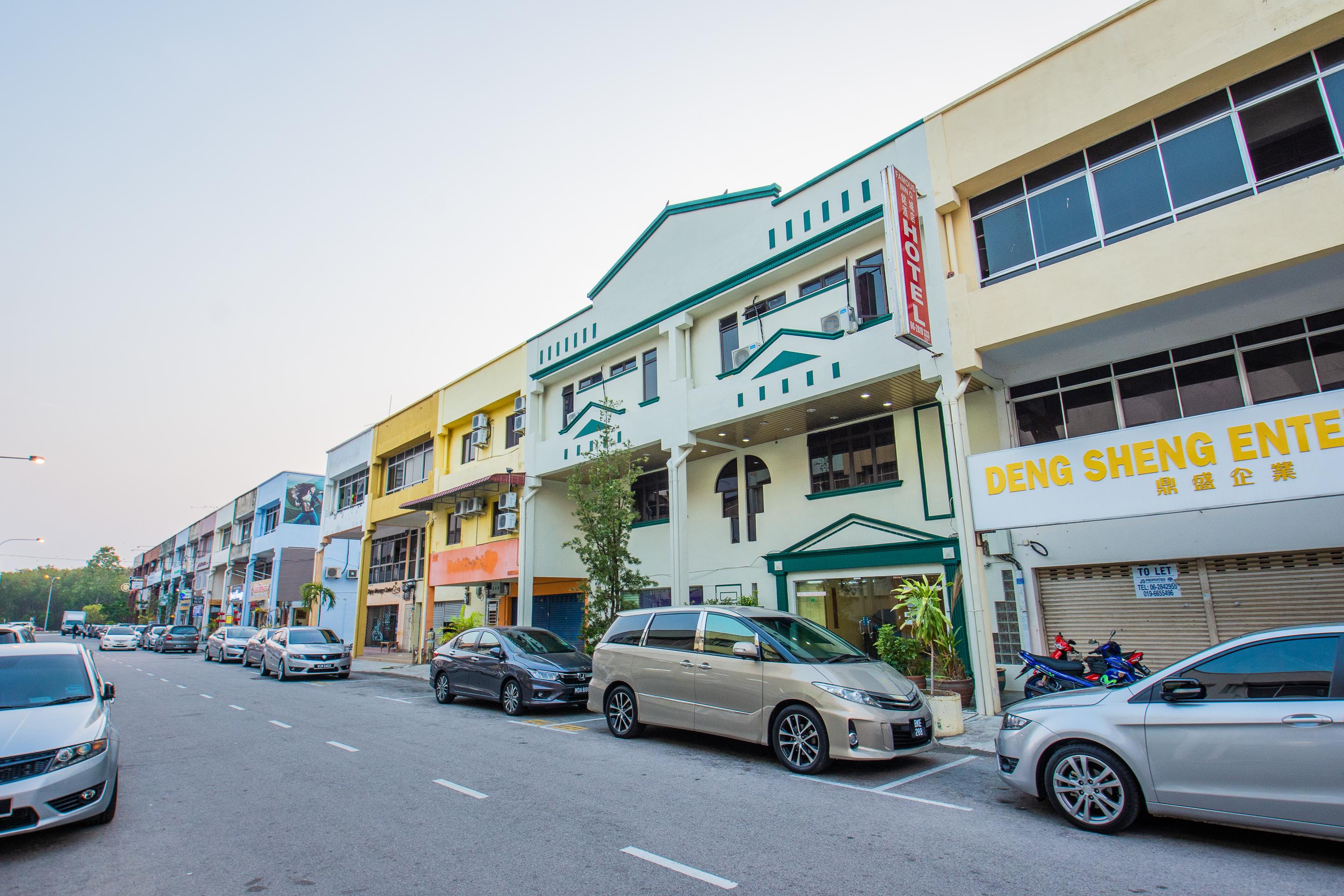 Oyo 764 Hotel Famous Inn Malacca Екстер'єр фото
