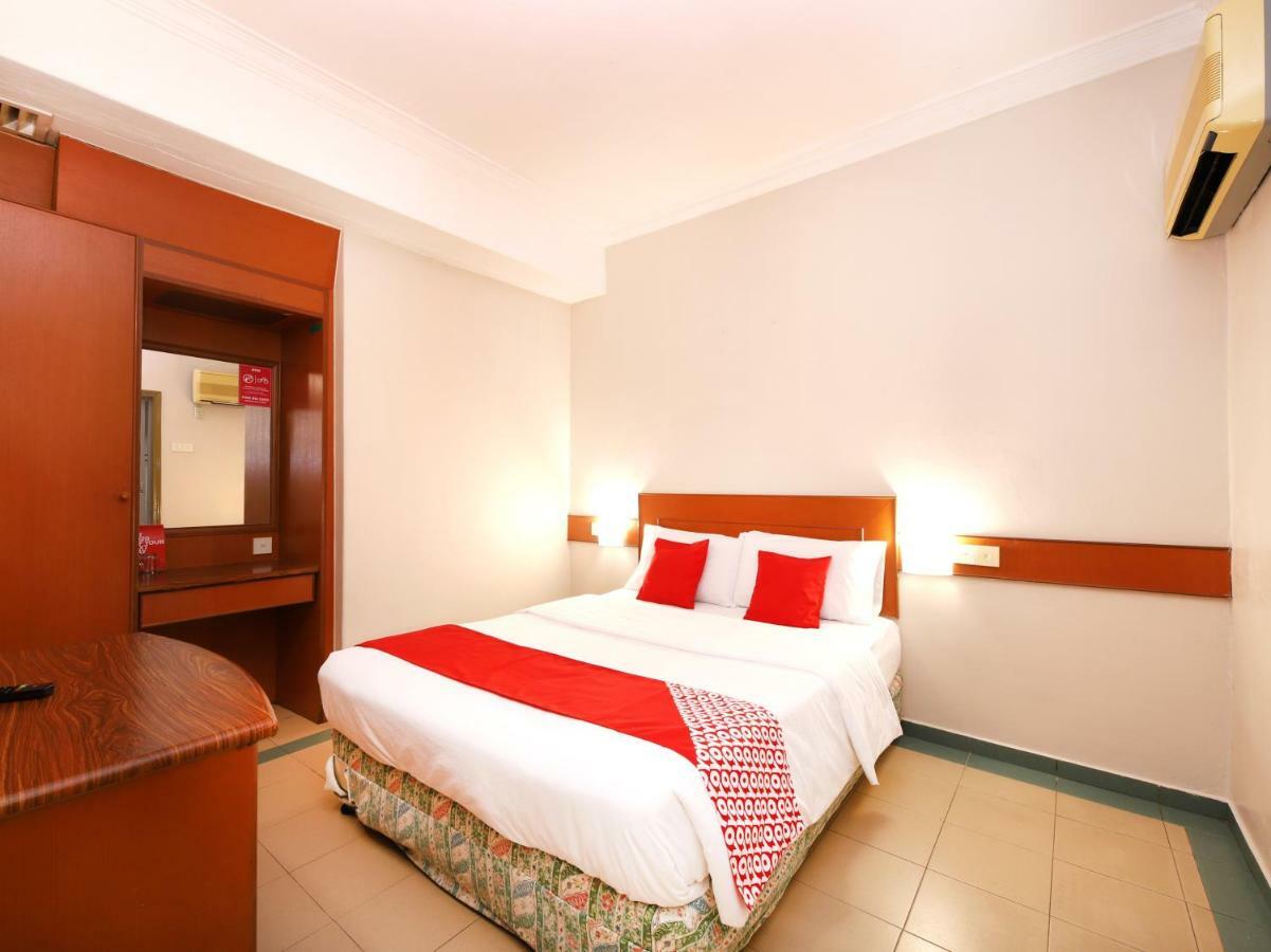 Oyo 764 Hotel Famous Inn Malacca Екстер'єр фото