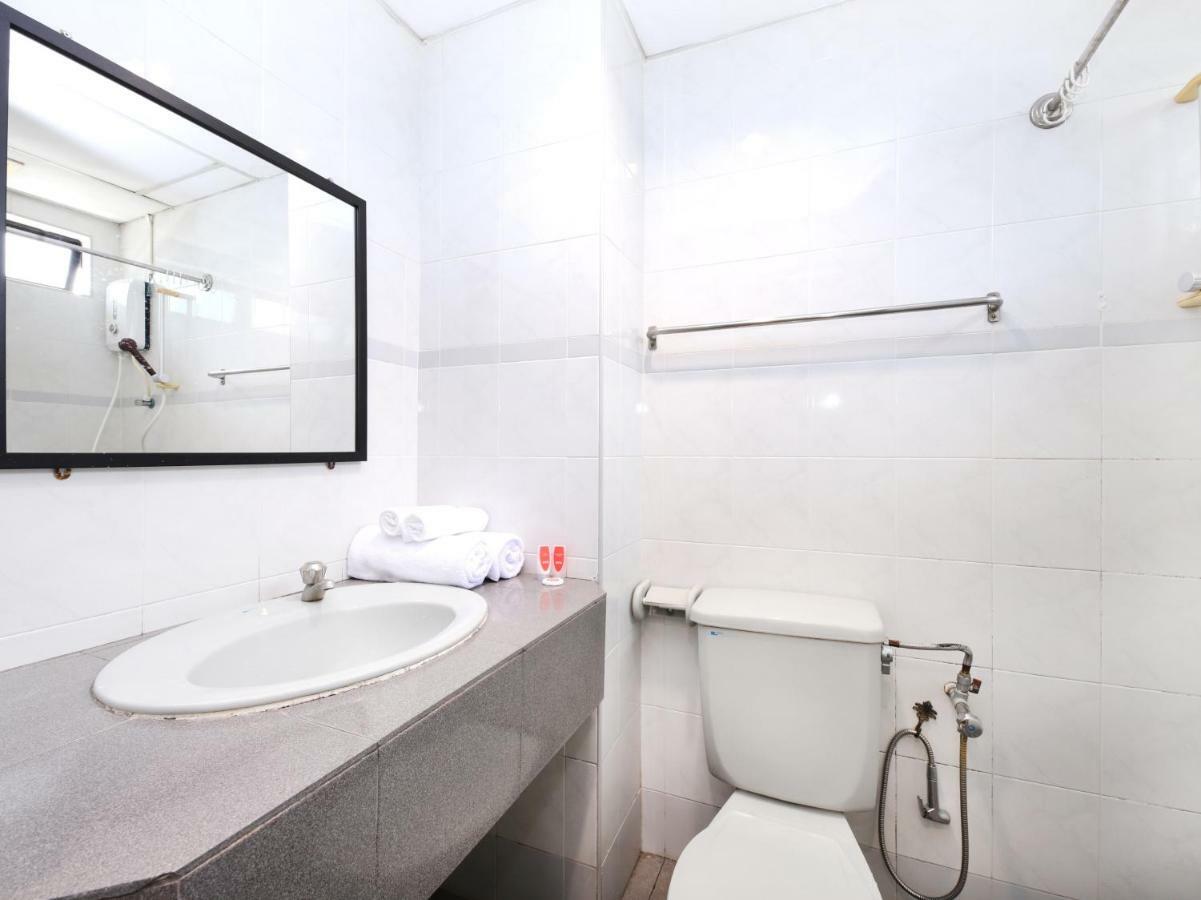 Oyo 764 Hotel Famous Inn Malacca Екстер'єр фото