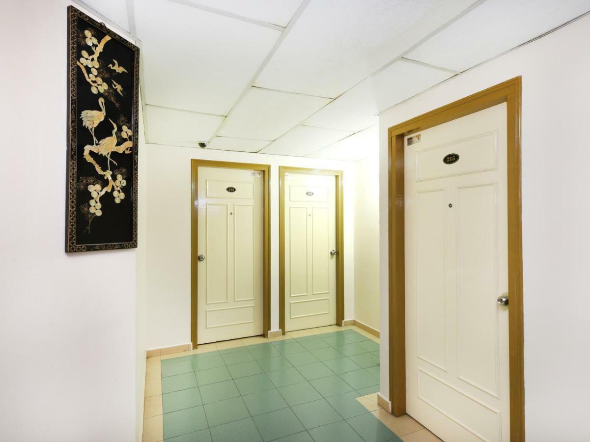 Oyo 764 Hotel Famous Inn Malacca Екстер'єр фото