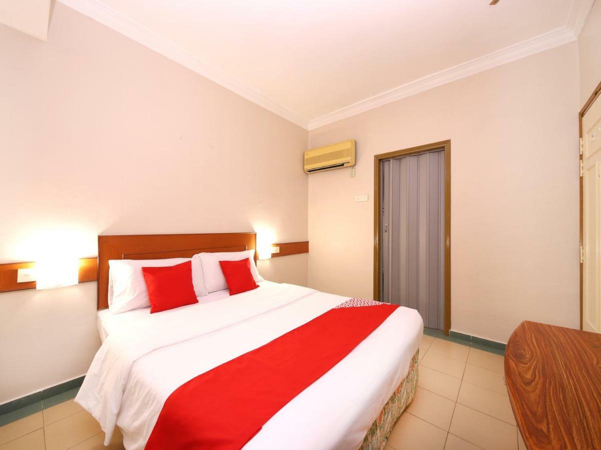 Oyo 764 Hotel Famous Inn Malacca Екстер'єр фото