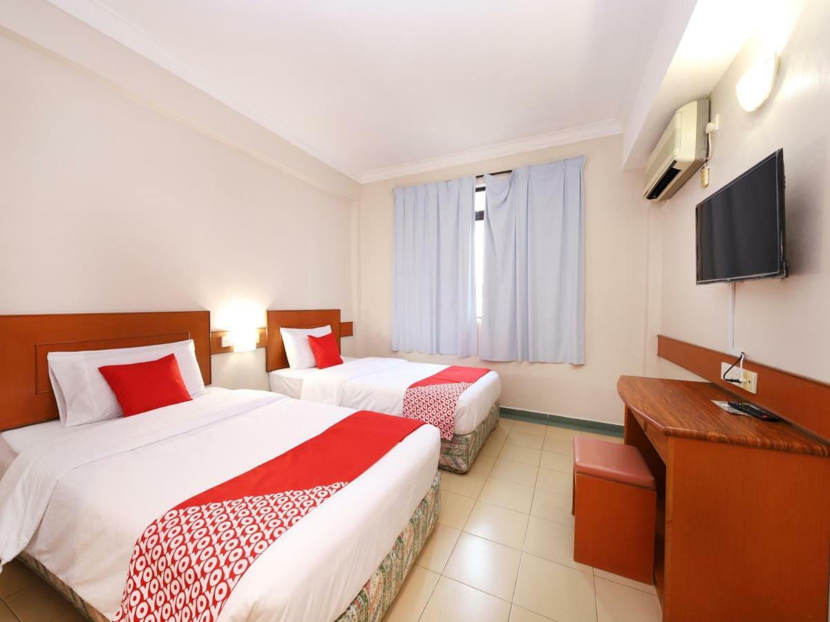Oyo 764 Hotel Famous Inn Malacca Екстер'єр фото
